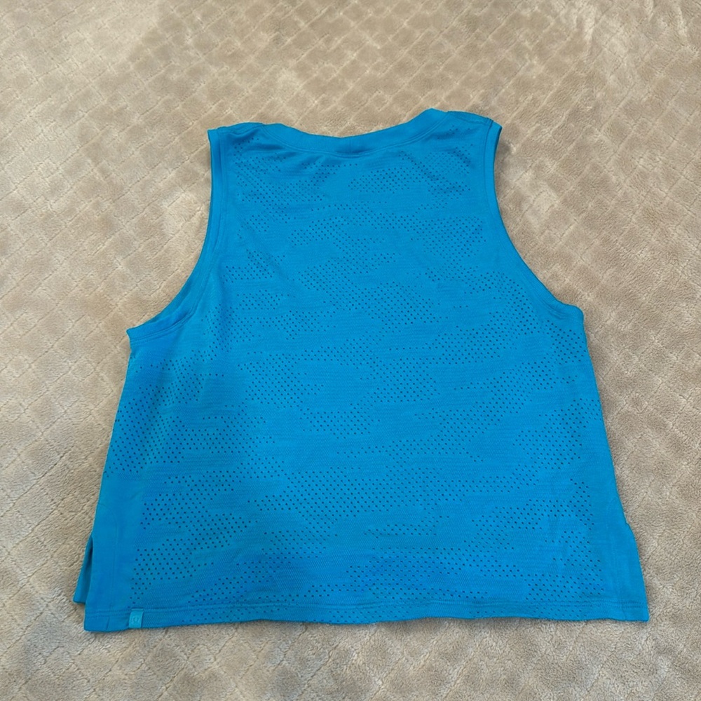 Lululemon Mesh Crop Top - Picture 2 of 2